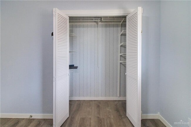 Building Photo - 13 Yuma Ave