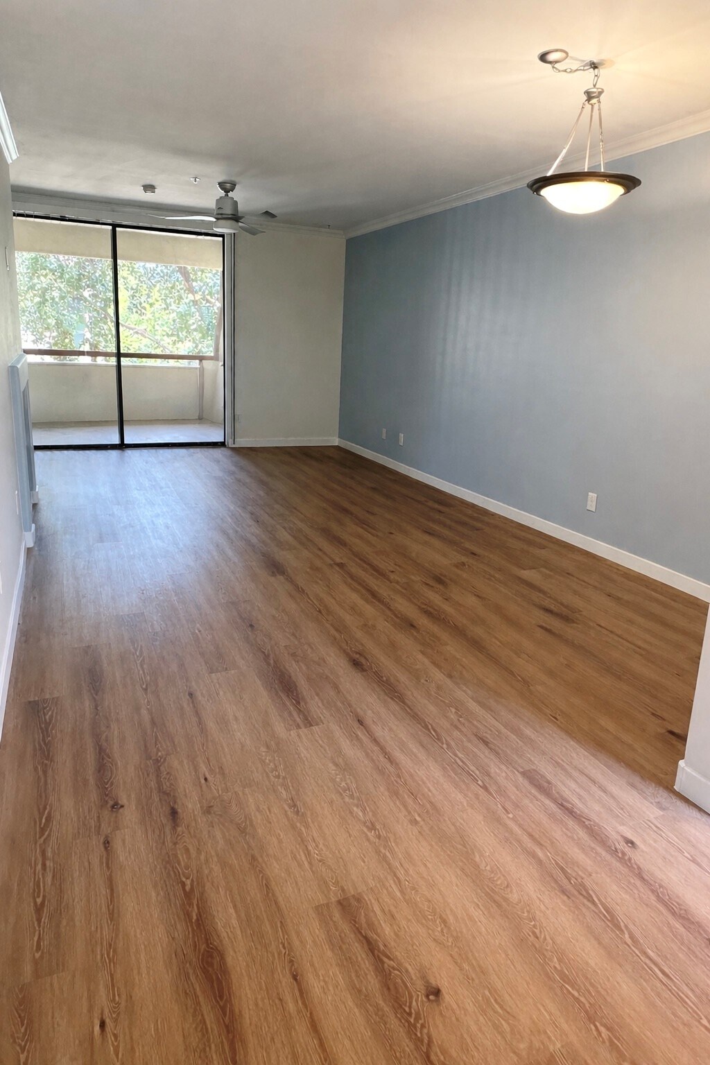 Living Area - 750 E Northern Ave