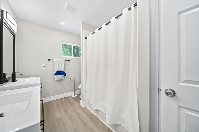 Building Photo - 299 Lombard Rd