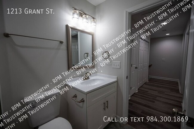 Building Photo - 1213 Grant St