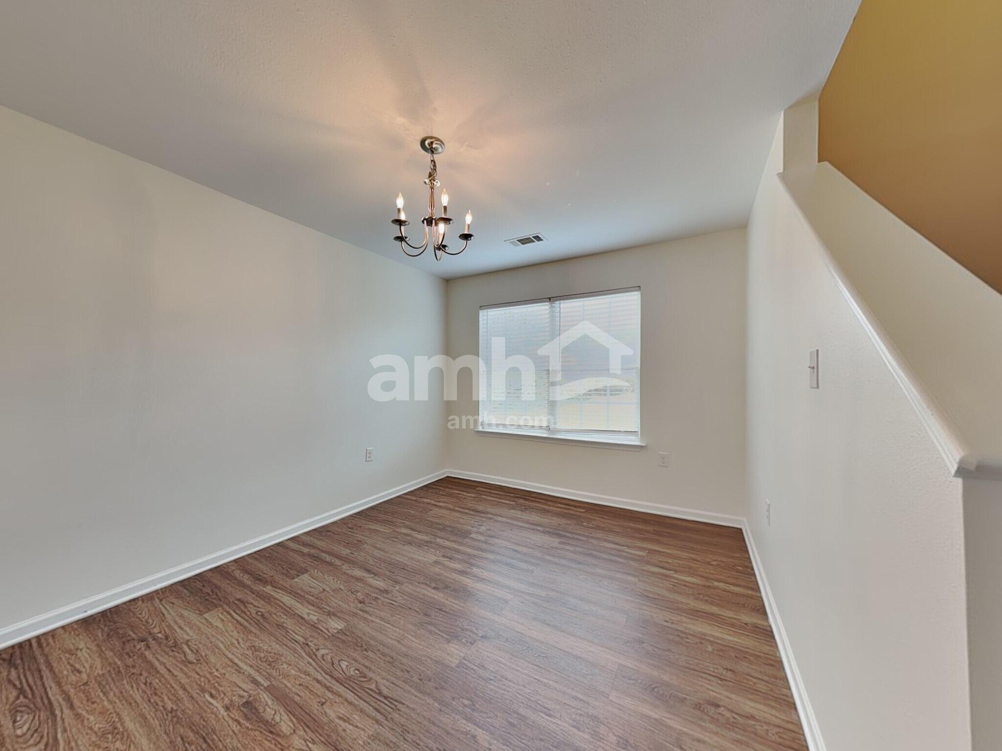 Building Photo - 1524 Eastway Dr