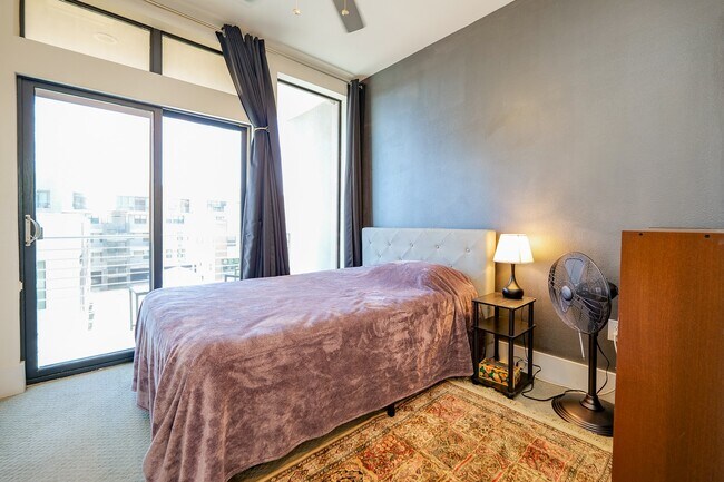 Building Photo - 2401 Crawford St