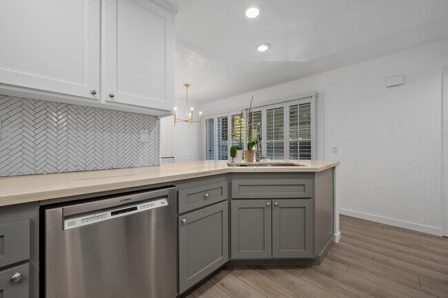 Building Photo - 620 Holbrook Ct