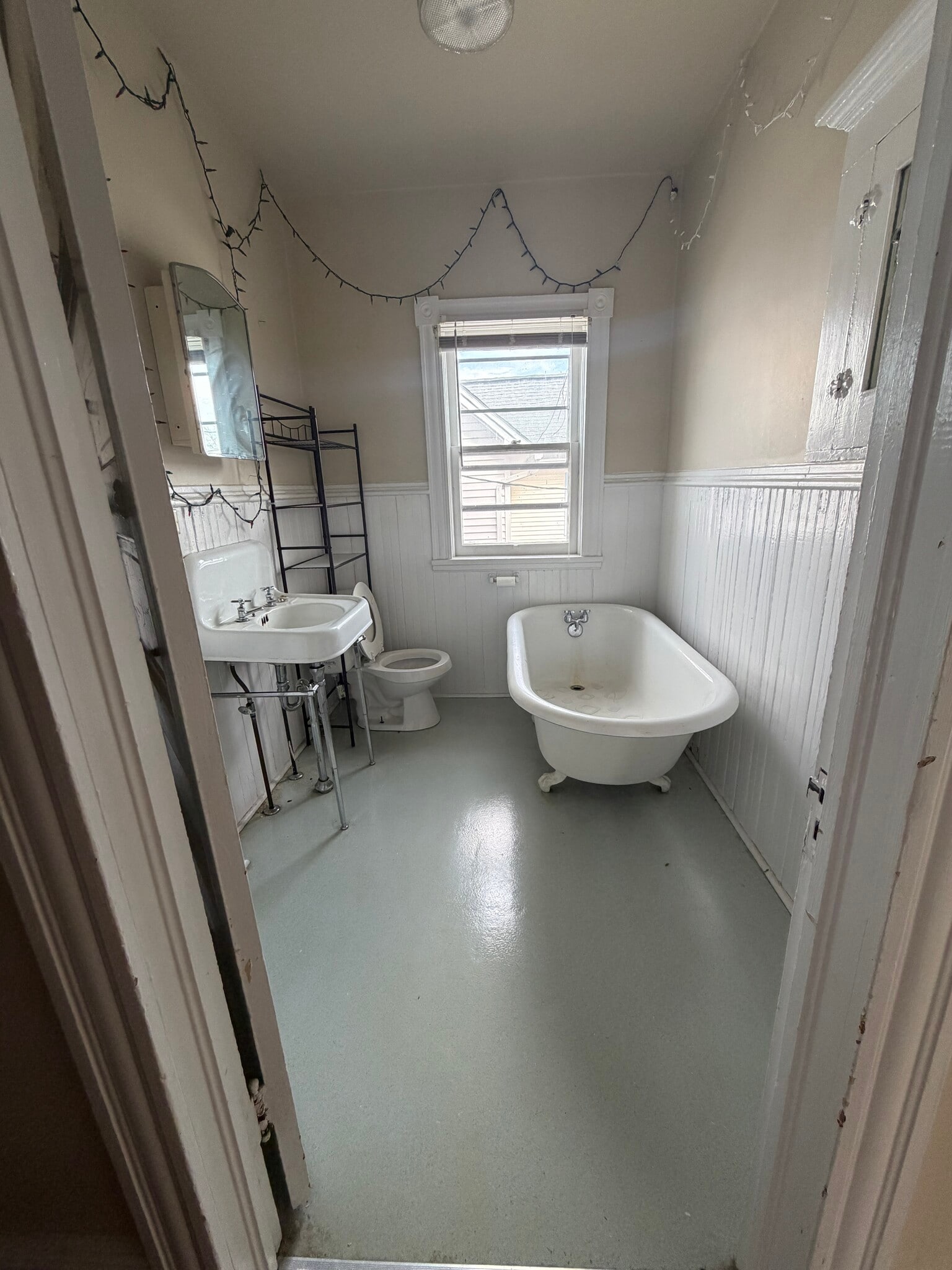 Bath 1 - 319 West St