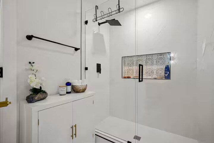 Building Photo - 3904 Highland Dr