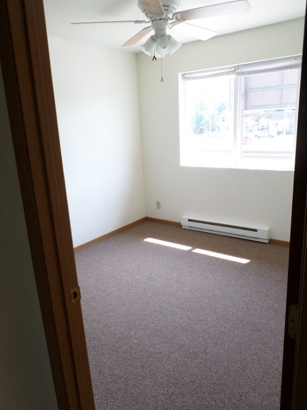 Building Photo - 560 Main St