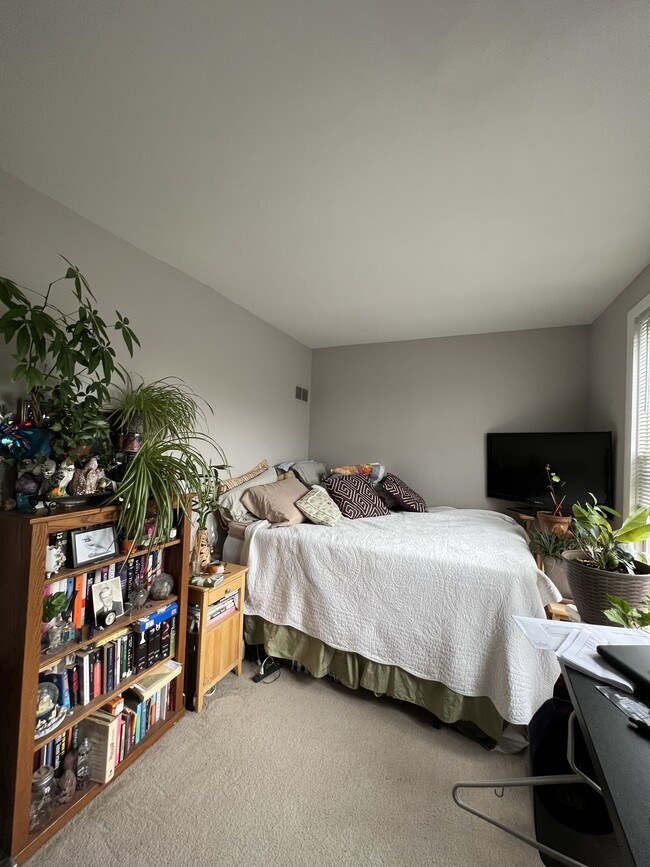 bedroom - 560 S 3rd St