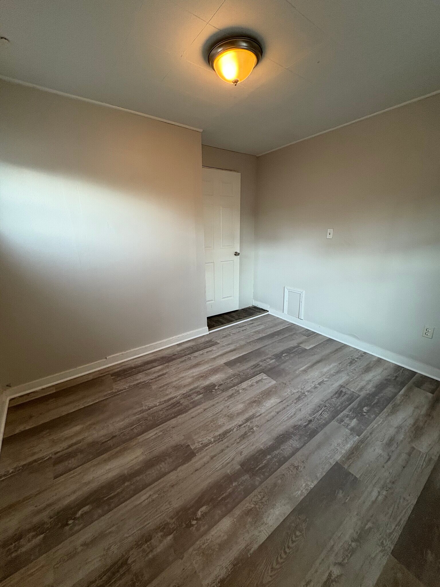 Building Photo - 5715 W Mitchell St