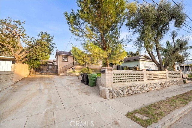 Building Photo - 10554 Plainview Ave