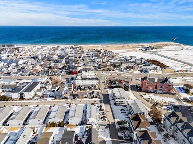 Building Photo - 8 Duston Ave