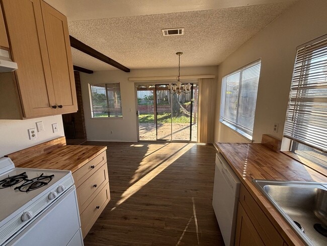 Building Photo - 274 Mountain View Dr