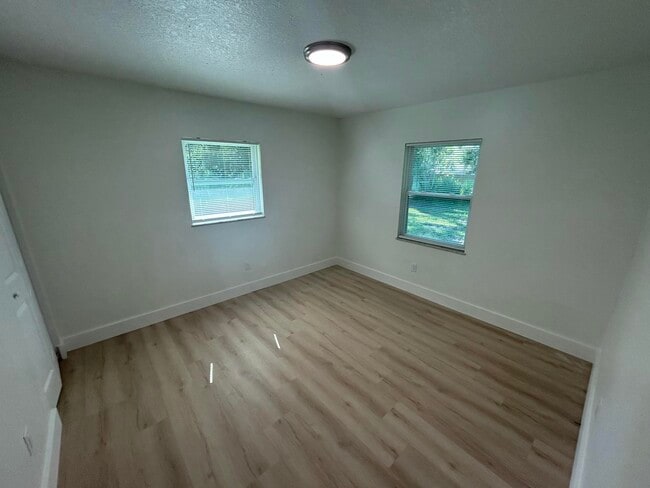 Building Photo - 2133 Sibley Ave