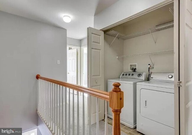 Building Photo - 112 Regents Ct