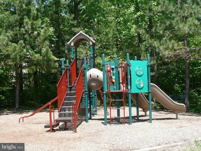 Building Photo - 4043 Lake Glen Rd