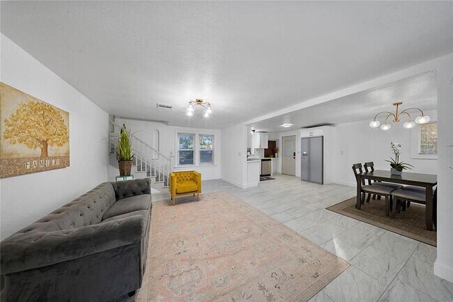 Building Photo - 2421 NW 18th St