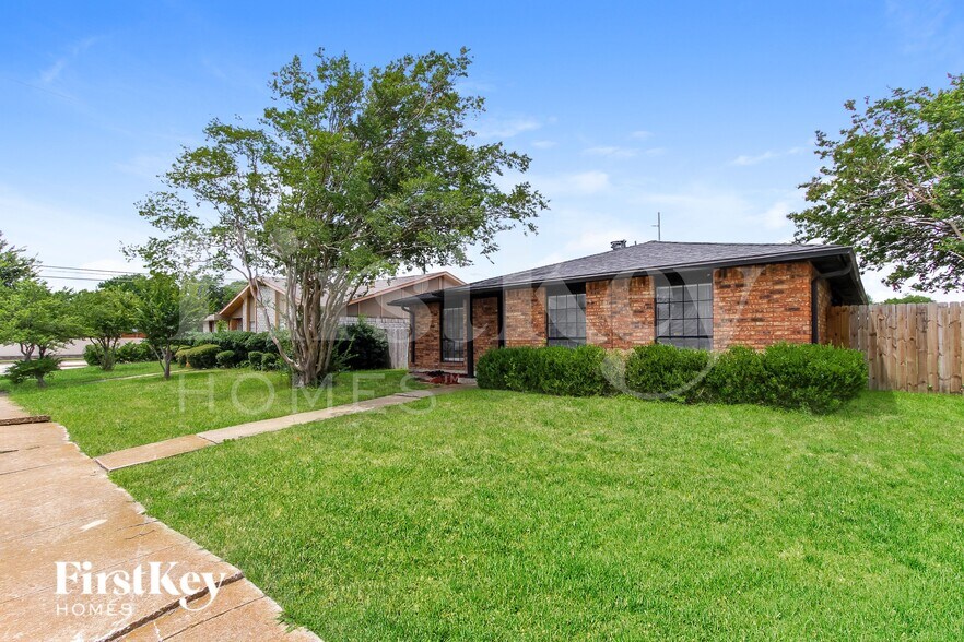 Building Photo - 3537 Rockcrest Dr