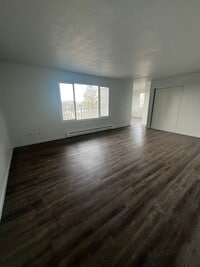 Building Photo - Newly Renovated - 3 Bedroom, 2 Bathroom Apartment - Pacific Terrace