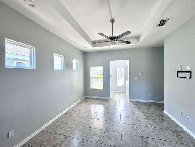 Building Photo - 515 Graneros Ave