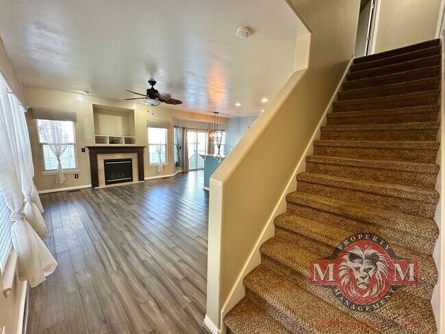 Building Photo - 3 Bd 3.5 Bath Model Like Townhome in Riverton