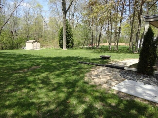 Building Photo - Mid Century Modern Ranch Home