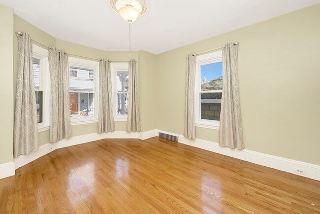 Building Photo - 16 Oak Grove Terrace
