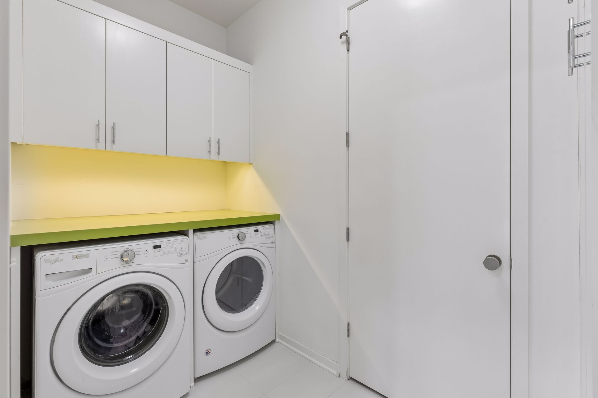 In-unit laundry room - 935 Lake St E