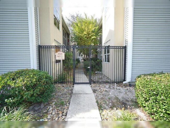 Building Photo - South Tampa condo in Hyde Park