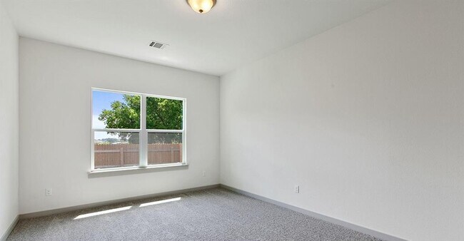 Building Photo - 128 New Hampton Wy