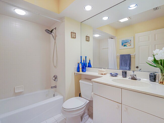 Building Photo - 5225 E Harbor Village Dr
