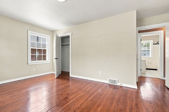 Building Photo - 912 Beechwood Rd