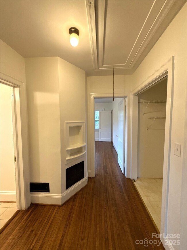 Building Photo - 1901 Armstrong Park Dr