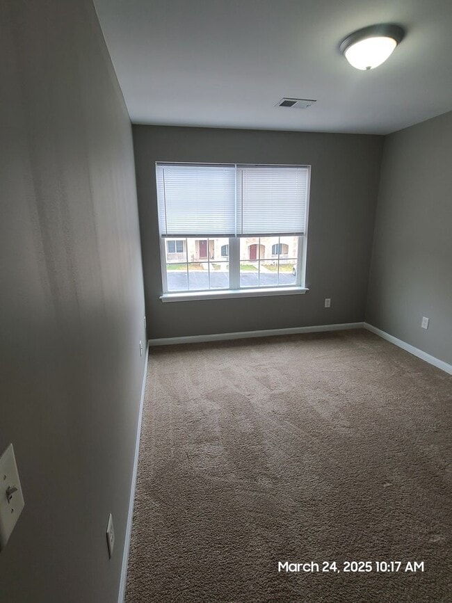Building Photo - 3 Bedroom Townhome for Rent in Waynesboro