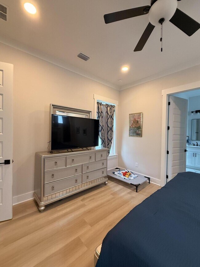 Building Photo - 206 Red Deer Run