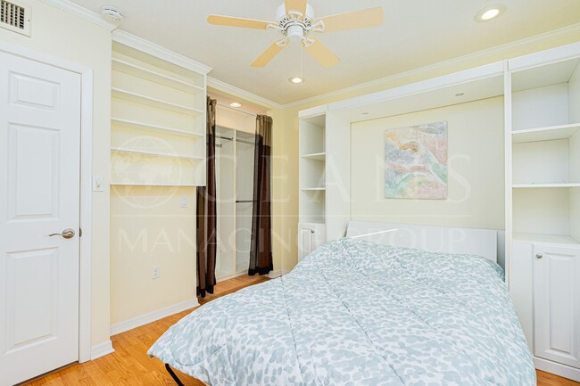 Building Photo - Riverfront Two Bedroom Condo