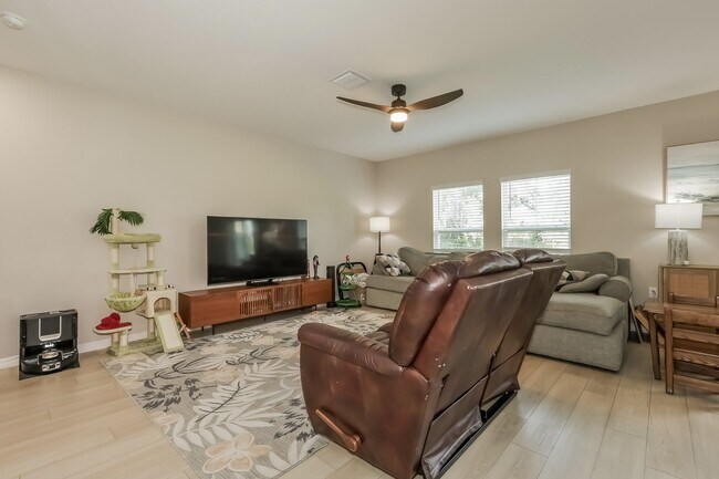 Building Photo - 5548 Summer Sunset Dr