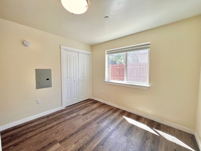 Building Photo - 181 E Tall Fir Ct