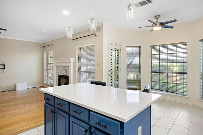 Building Photo - 2414 Mockingbird Dr