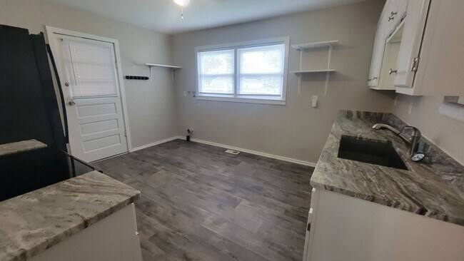 Building Photo - 10210 Browns Ct