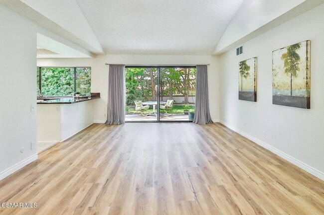 Building Photo - 4082 Avenida Verano