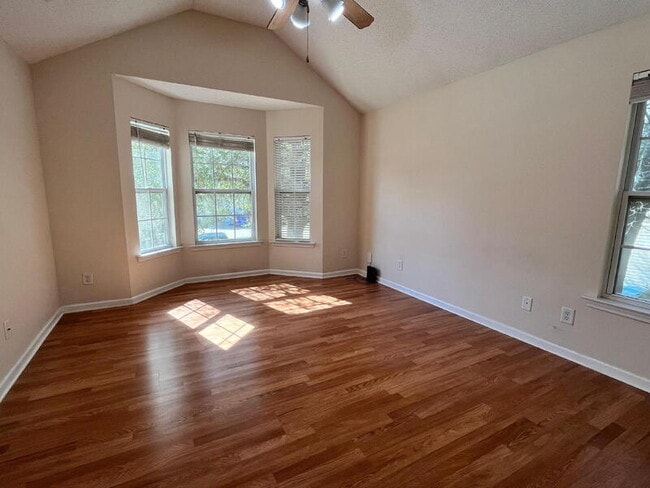 Building Photo - 116 Fox Trace