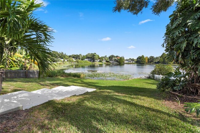 Building Photo - 2615 S Crystal Lake Dr