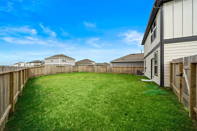 Building Photo - 6315 Lakeview Haven Dr