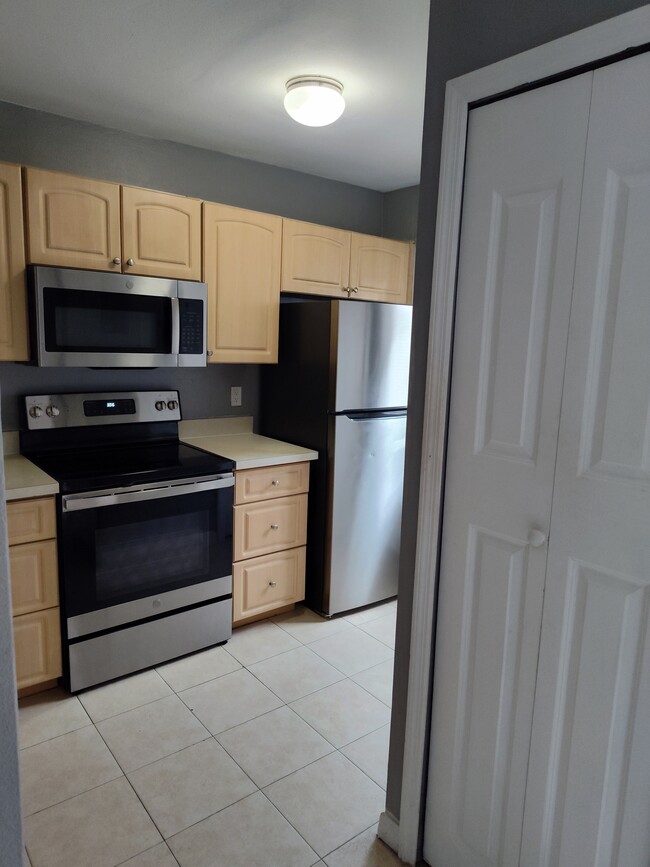 Multiple Pantry Shelving & Storage - 67 Silver Falls Cir