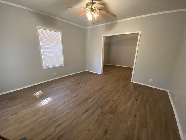 Building Photo - Remodeled 3 Bed, 1 Bath Home