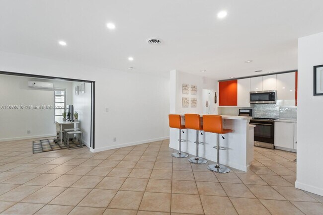 Building Photo - 1406 Polk St