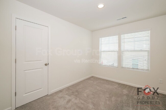 Building Photo - 108 Blakeslee Ct