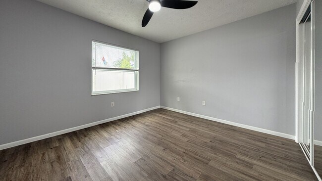 Building Photo - 11705 North Dr