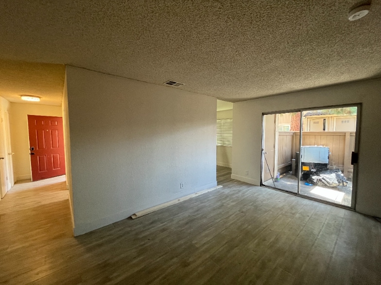 Building Photo - 114 Damsen Dr