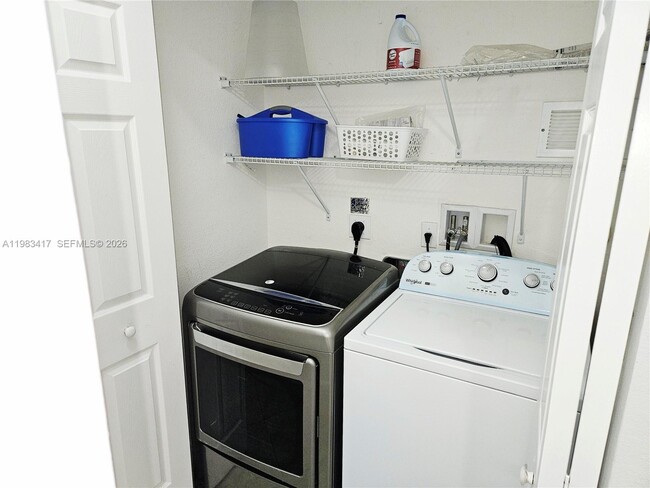 Building Photo - 290 NW 109th Ave