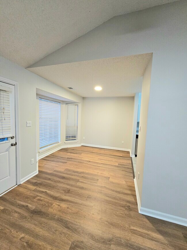 Building Photo - 10430 Brawley Ln
